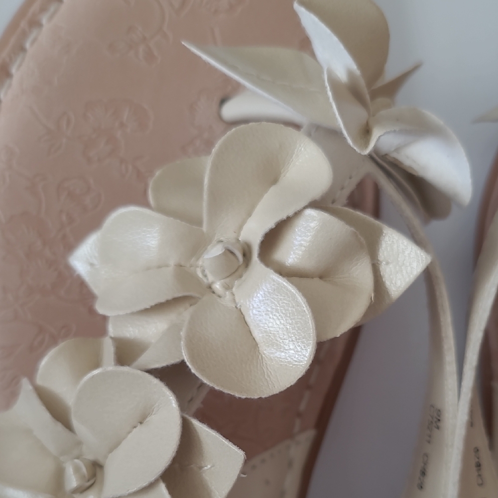 b.o.c. Floral Sandals - Picture 7 of 9